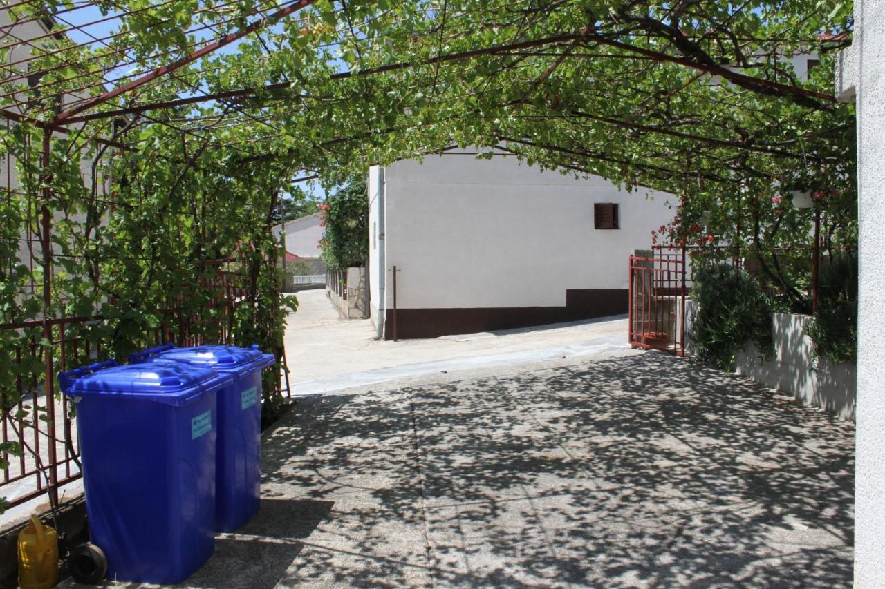 Apartments With A Parking Space Starigrad, Paklenica - 6431 Dış mekan fotoğraf